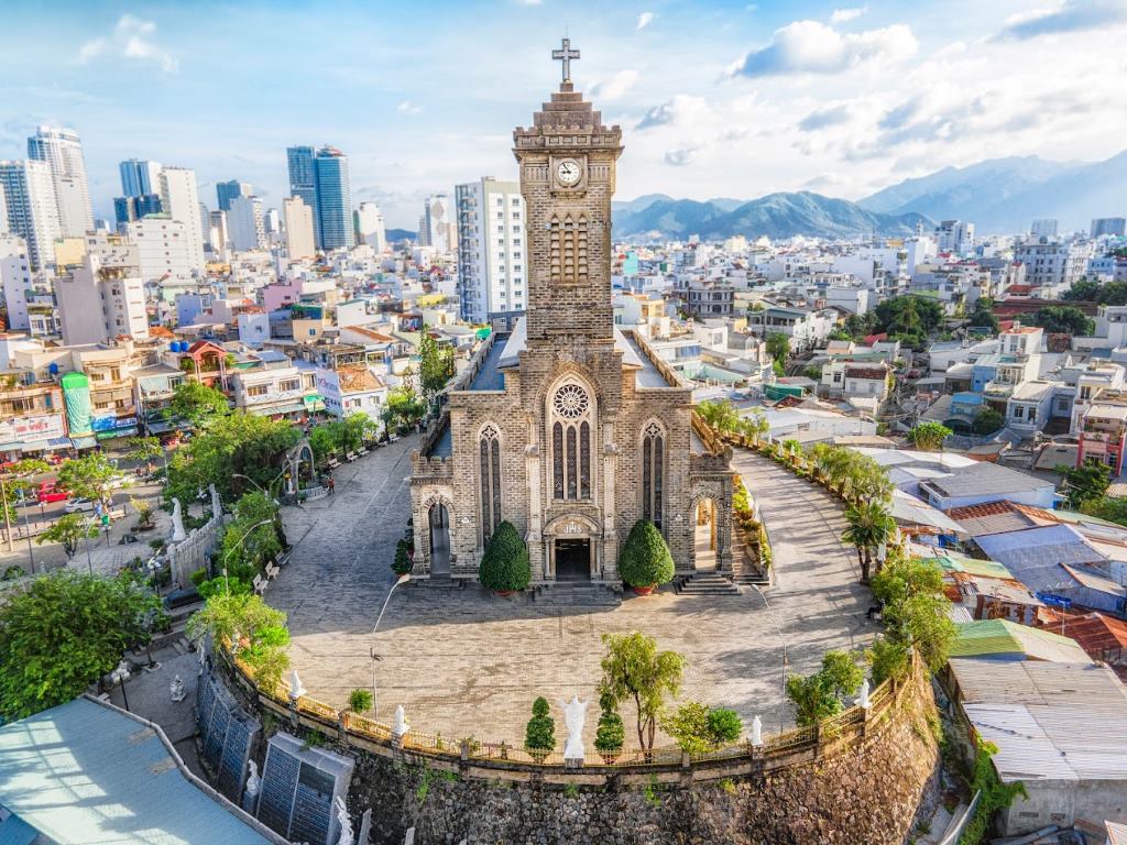 Nhà Thờ Đá nét kiến trúc Pháp giữa lòng Nha Trang